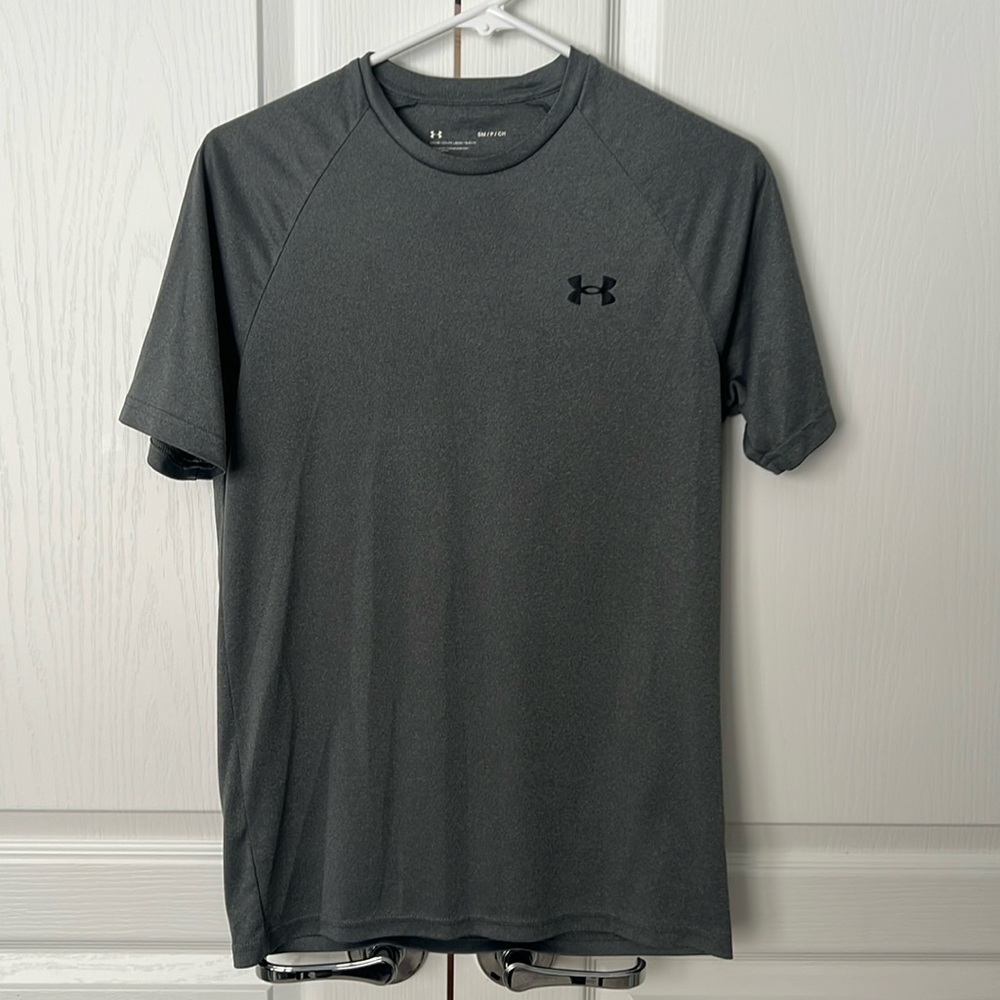 Men’s under Armour light athletic T-shirt - Picture 1 of 3